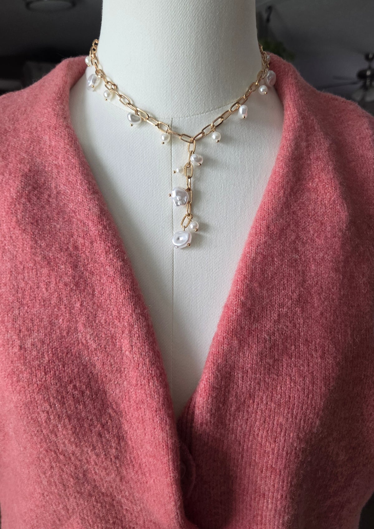 Gold Tone Pearl Necklace / Lizz Studio