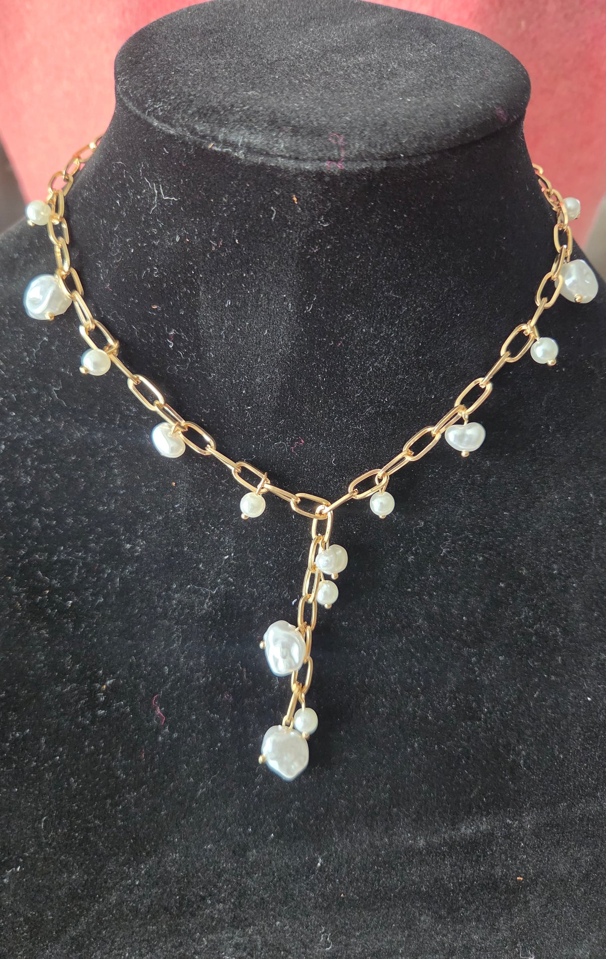 Gold Tone Pearl Necklace / Lizz Studio